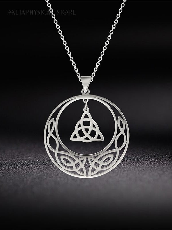 Trinity knot necklace silver