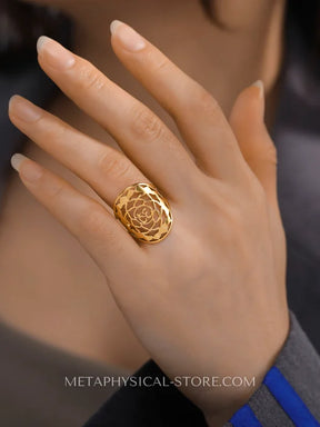 Gold Om Ring